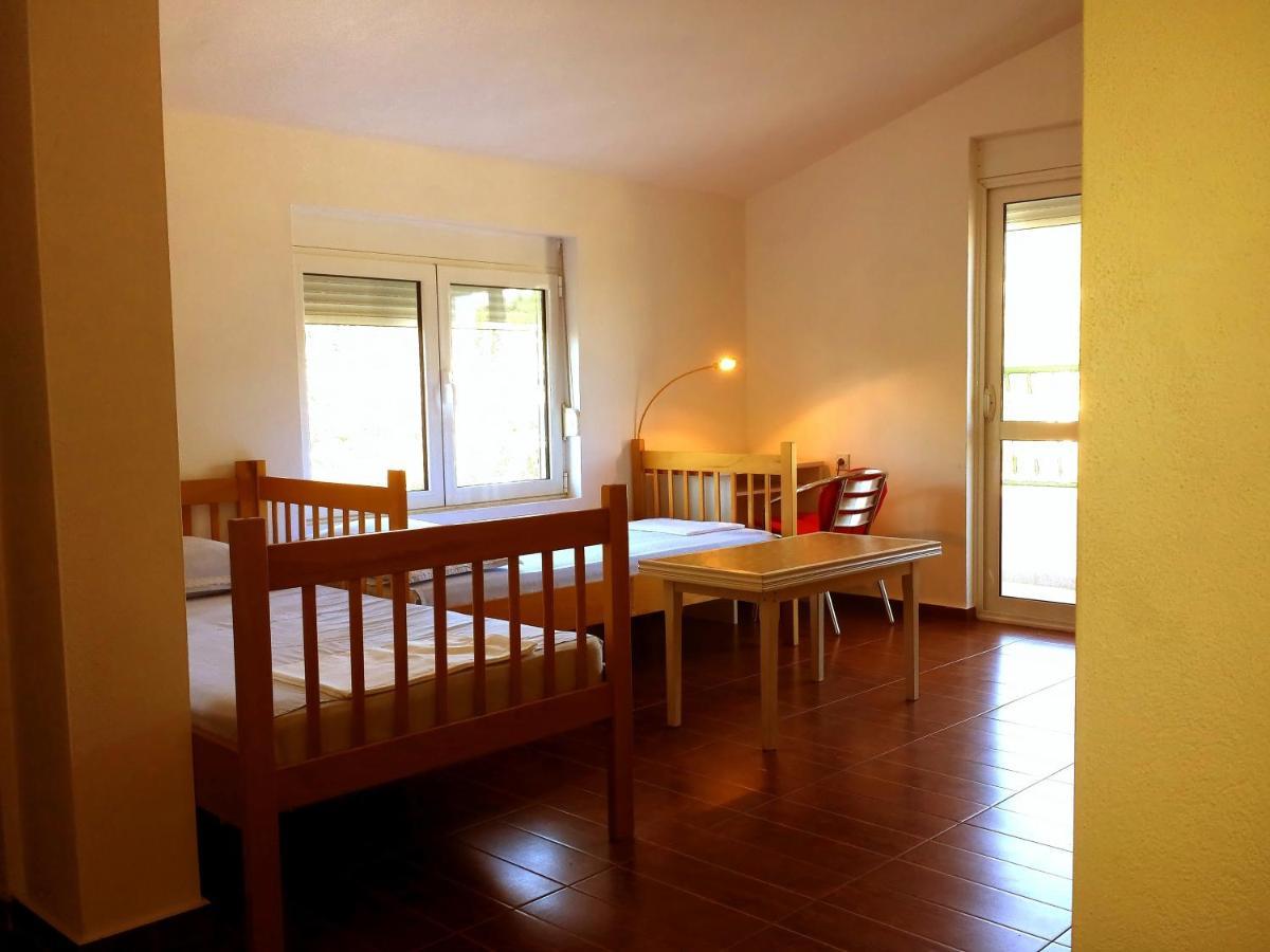 Hoxha Rooms Улцин Стая снимка