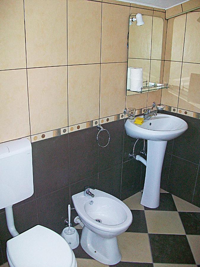 Hoxha Rooms Улцин Стая снимка